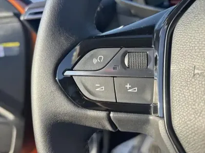 Photo 18 Peugeot 2008  PureTech 100 S&S BVM6 Allure