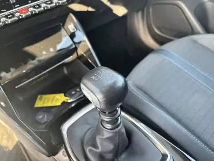 Photo 23 Peugeot 2008  PureTech 100 S&S BVM6 Allure