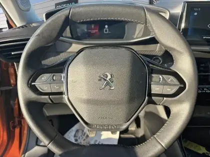 Photo 11 Peugeot 2008  PureTech 100 S&S BVM6 Allure