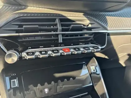 Photo 12 Peugeot 2008  PureTech 100 S&S BVM6 Allure