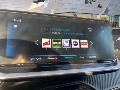 Photo 21 Peugeot 2008  PureTech 100 S&S BVM6 Allure