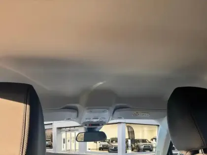 Photo 24 Peugeot 2008  PureTech 100 S&S BVM6 Allure