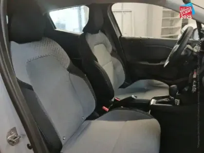 Photo 8 Renault Clio  1.6 E-Tech 145ch full hybrid Evolution - 24