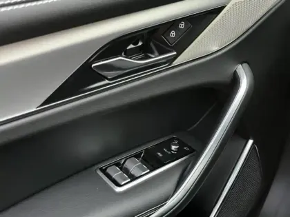 Photo 10 Jaguar F-Pace  P400e Plug-in-Hybrid R-Dynamic S BVA8 AWD
