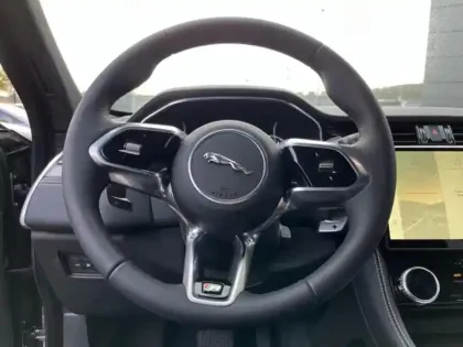 Photo 11 Jaguar F-Pace  P400e Plug-in-Hybrid R-Dynamic S BVA8 AWD