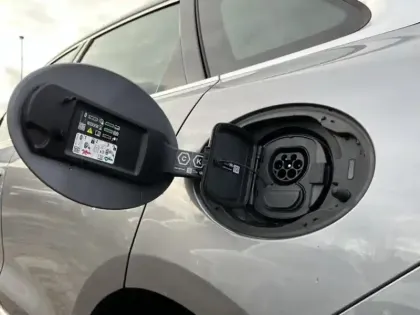Photo 7 Jaguar F-Pace  P400e Plug-in-Hybrid R-Dynamic S BVA8 AWD