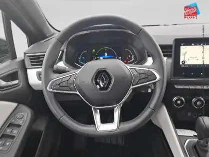 Photo 11 Renault Clio  1.6 E-Tech hybride 145ch Techno Camera GPS