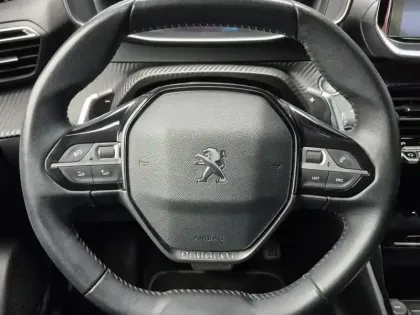Photo 8 Peugeot 2008  e- 136ch Allure Pack