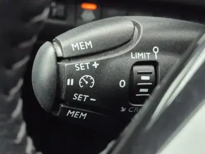 Photo 10 Peugeot 2008  e- 136ch Allure Pack