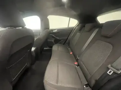 Photo 18 Ford Focus 1.0 Flexifuel E85 Hybrid 125 ch St-Line