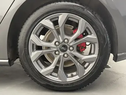 Photo 8 Ford Focus 1.0 Flexifuel E85 Hybrid 125 ch St-Line