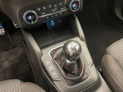 Photo 13 Ford Focus 1.0 Flexifuel E85 Hybrid 125 ch St-Line