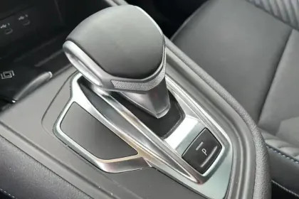 Photo 19 Renault Captur E-Tech full hybrid 145 ch esprit Alpine