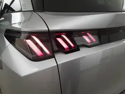 Photo 36 Peugeot 5008  Hybrid 145 e-DCS6