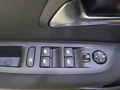 Photo 29 Peugeot 208  BlueHDi 100 S&S BVM6