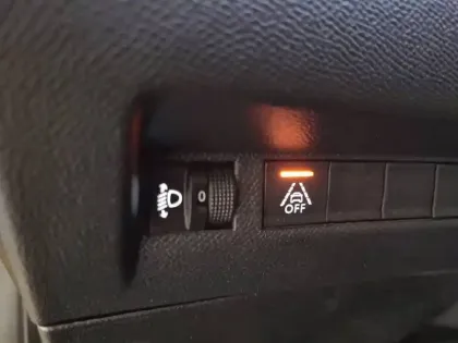 Photo 28 Peugeot 208  BlueHDi 100 S&S BVM6