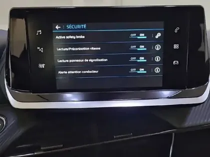 Photo 21 Peugeot 208  BlueHDi 100 S&S BVM6