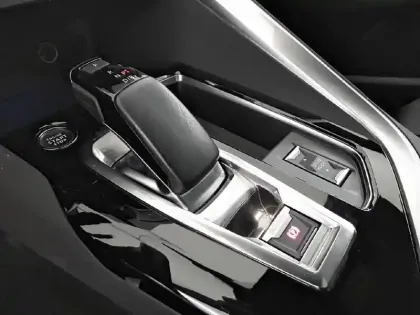 Photo 13 Peugeot 3008  Hybrid 225 e-EAT8