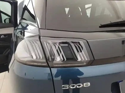 Photo 16 Peugeot 3008  Hybrid 225 e-EAT8