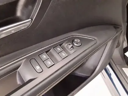 Photo 24 Peugeot 3008  Hybrid 225 e-EAT8