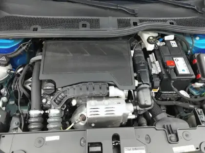 Photo 38 Peugeot 208  PureTech 100 S&S BVM6