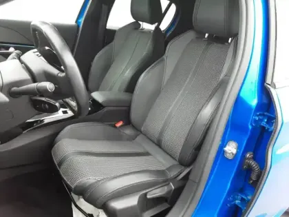 Photo 31 Peugeot 208  PureTech 100 S&S BVM6