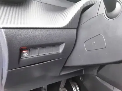 Photo 41 Peugeot 208  PureTech 100 S&S BVM6