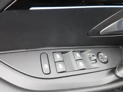 Photo 40 Peugeot 208  PureTech 100 S&S BVM6