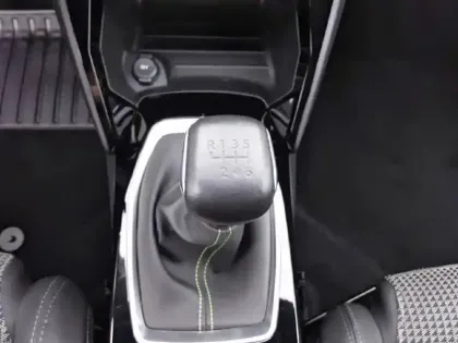 Photo 66 Peugeot 208  PureTech 100 S&S BVM6