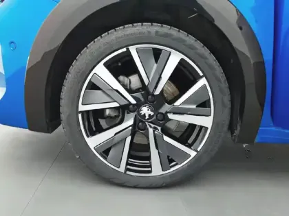 Photo 65 Peugeot 208  PureTech 100 S&S BVM6