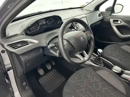 Photo 18 Peugeot 2008  BlueHDi 100ch BVM6