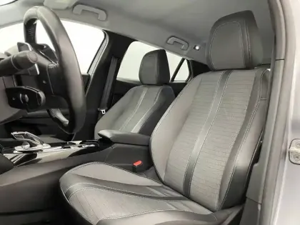 Photo 13 Peugeot 2008  PureTech 130 S&S EAT8