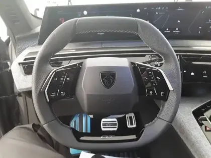 Photo 28 Peugeot 5008  Hybrid 145 e-DCS6