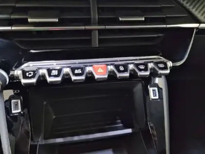 Photo 56 Peugeot 208  PureTech 75 S&S BVM5