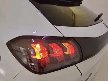 Photo 48 Peugeot 208  PureTech 75 S&S BVM5