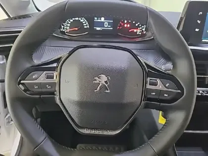 Photo 40 Peugeot 208  PureTech 75 S&S BVM5