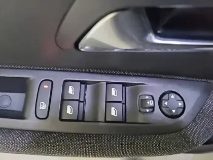 Photo 62 Peugeot 208  PureTech 75 S&S BVM5