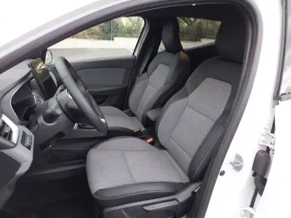 Photo 8 Renault Clio  E-Tech full hybrid 145 ch GSR2