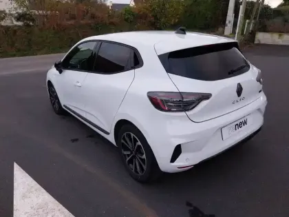 Photo 2 Renault Clio  E-Tech full hybrid 145 ch GSR2