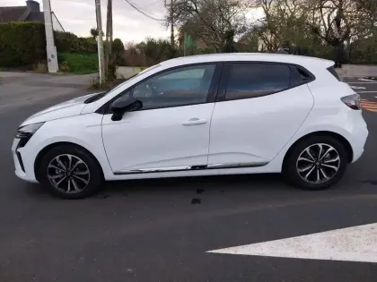 Photo 1 Renault Clio  E-Tech full hybrid 145 ch GSR2