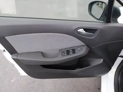 Photo 10 Renault Clio  E-Tech full hybrid 145 ch GSR2