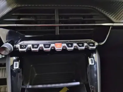 Photo 24 Peugeot 208  Electrique 50 kWh 136ch