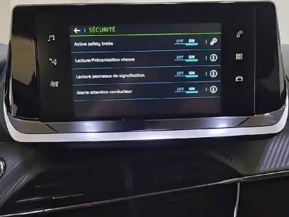 Photo 21 Peugeot 208  Electrique 50 kWh 136ch