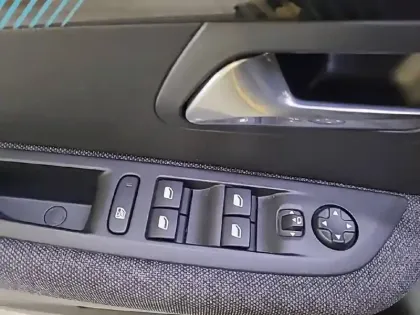 Photo 30 Peugeot 208  Electrique 50 kWh 136ch