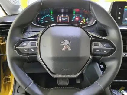 Photo 8 Peugeot 208  Electrique 50 kWh 136ch