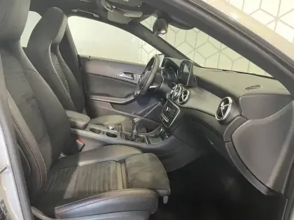 Photo 25 Mercedes CLA  Shooting Brake 200