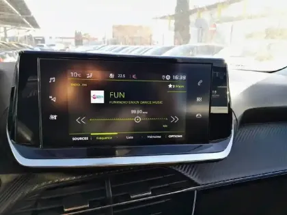 Photo 11 Peugeot 2008  PureTech 130 S&S BVM6