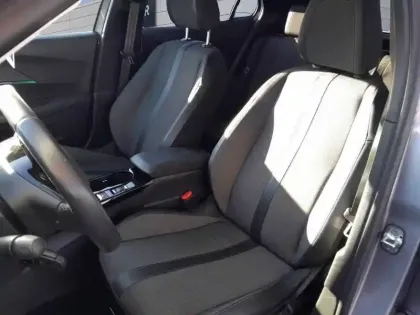 Photo 8 Peugeot 2008  PureTech 130 S&S BVM6