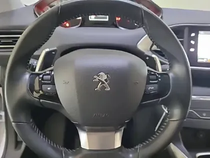 Photo 8 Peugeot 308  PureTech 130ch S&S EAT8