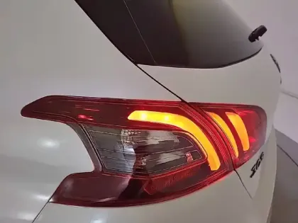 Photo 16 Peugeot 308  PureTech 130ch S&S EAT8